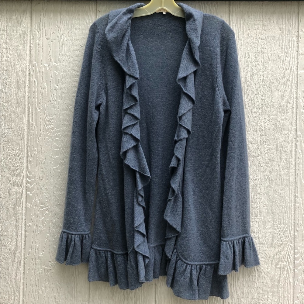 Cashmere cardigan with ruffled collar and cuffs